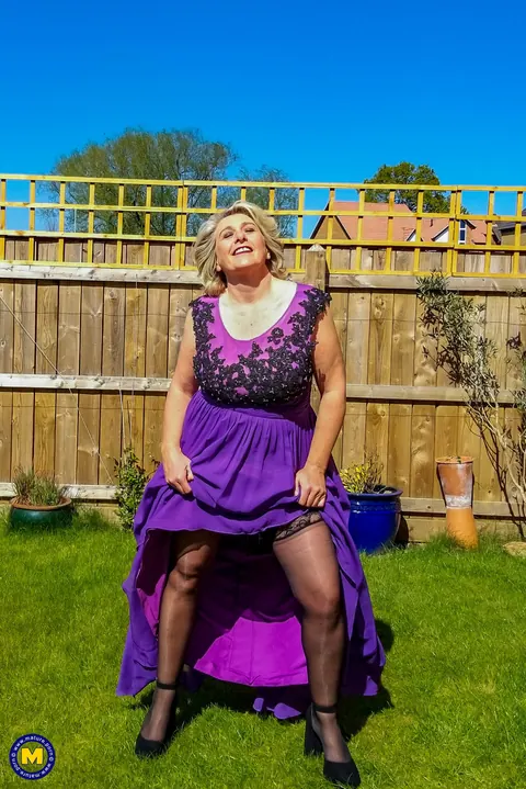 Camilla Creampie: British Blonde MILF Flashes Outdoors and Strips Nude – photo 15 of 20