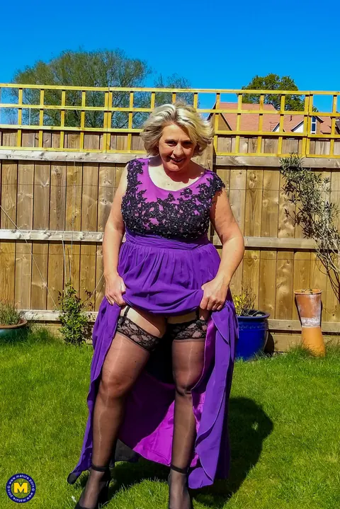 Camilla Creampie: British Blonde MILF Flashes Outdoors and Strips Nude – photo 16 of 20