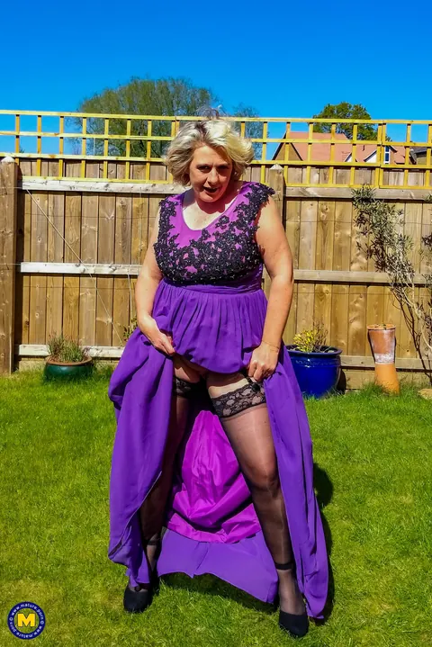 Camilla Creampie: British Blonde MILF Flashes Outdoors and Strips Nude – photo 9 of 20