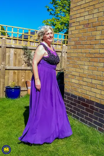 Camilla Creampie – British Blonde MILF Flashes Outdoors and Strips Nude