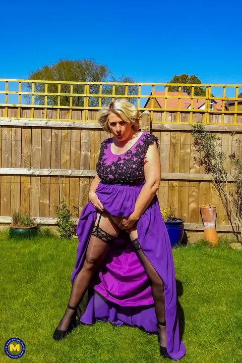 Camilla Creampie: British Blonde MILF Flashes Outdoors and Strips Nude – photo 18 of 20