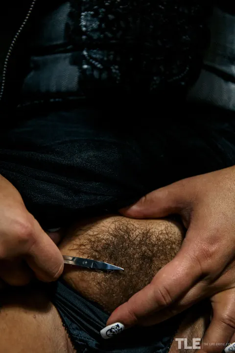 Lola Ash: MILF in Stockings and Boots Spreads Her Trimmed Pussy – photo 5 of 16