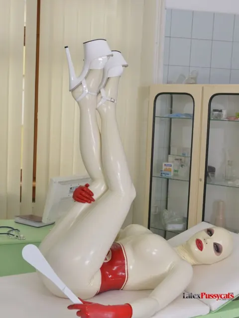 Latex Lucy: Busty British Blonde Masturbates in Latex and High Heels – photo 9 of 21