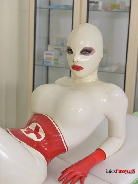 Latex Lucy: Busty British Blonde Masturbates in Latex and High Heels – photo 5 of 21