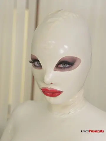 Latex Lucy – Busty British Blonde Masturbates in Latex and High Heels