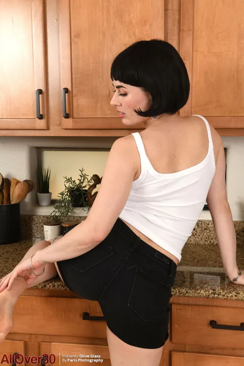 Olive Glass: Thick MILF with Big Tits Strips Out of Her Shorts in the Kitchen – photo 3 of 15