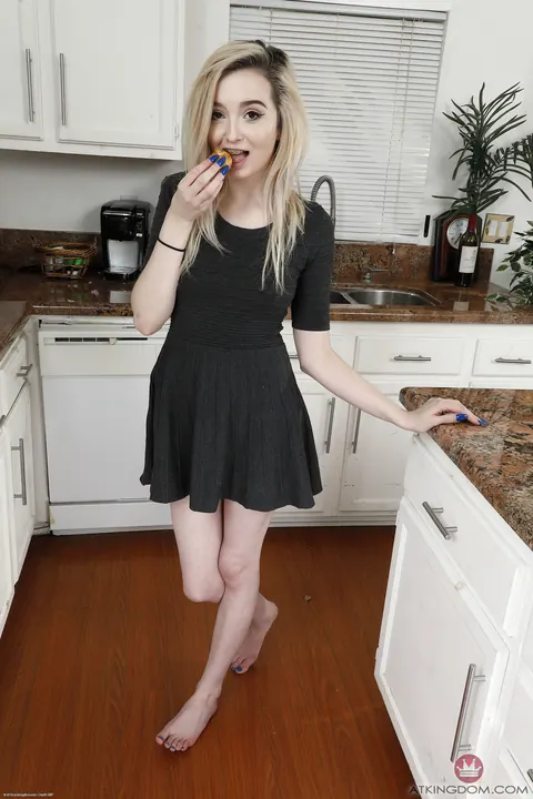 Lexi Lore: Slim Blonde Shows Her Shaved Pussy and Asshole Up Close – photo 1 of 21