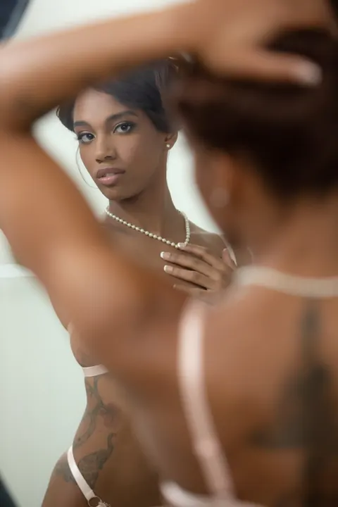 Lacey London: Ebony Model Strips Out of Her Lingerie and Spreads at the Mirror – photo 5 of 12