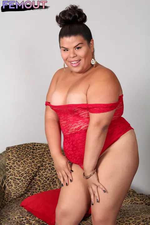 Curvy Trans Woman Poses Nude in Heels Showing Her Big Tits – photo 10 of 16