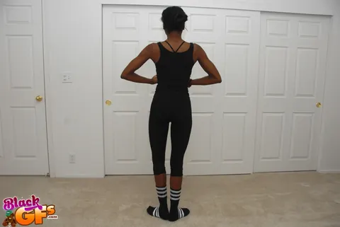 Ebony Babe in Yoga Pants Spreads Her Legs Wide – photo 3 of 13