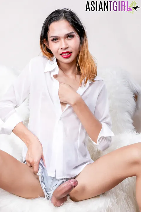 Slim Asian Trans Woman Poses Nude Showing Her Cock – photo 4 of 16