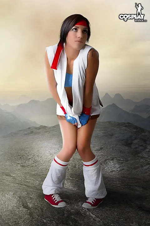 Mea Lee: Thick Latina in Cosplay Costume Spreads Her Pussy – photo 9 of 12