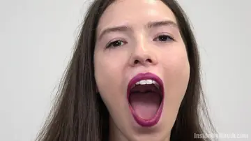 Woman Gives a Close-Up Blowjob and Spreads Wide