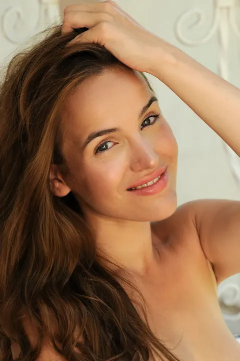 Eva Jolie: Ukrainian Brunette Pulls Top Down and Poses Nude – photo 15 of 21