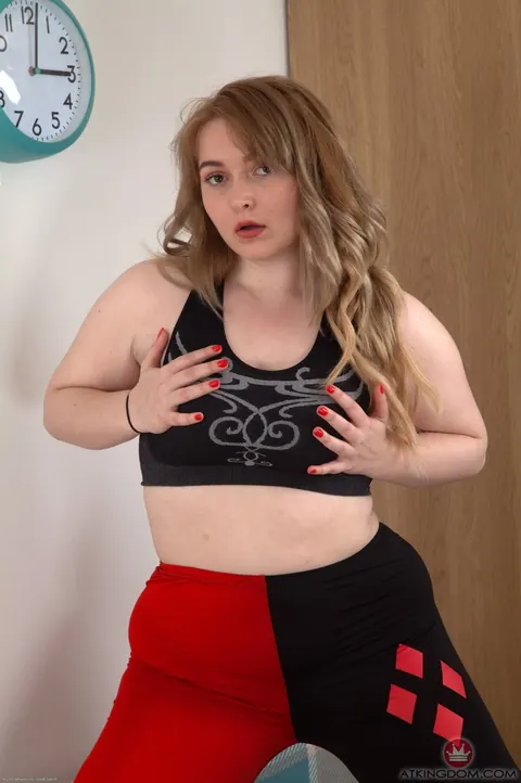 Pale BBW Undresses and Shows Her Hairy Pussy – photo 6 of 21