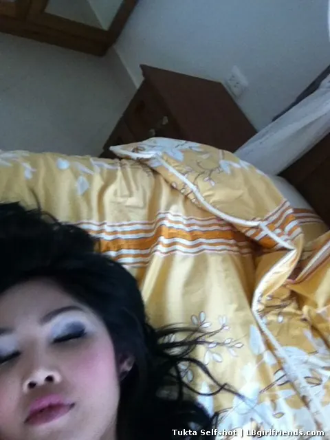 Thai Trans Woman Masturbates and Spreads Wide – photo 2 of 16