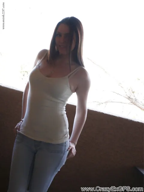 Megan Loxx: Amateur PAWG Peels Off Her Jeans to Show Her Big Ass – photo 2 of 16