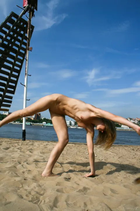 Anastasia B: Skinny Brunette in a Bikini Spreads Her Pussy on the Beach – photo 19 of 21