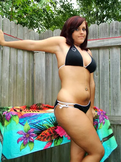Chubby Amateur Flaunts Her Big Tits in a Bikini by the Pool – photo 6 of 21