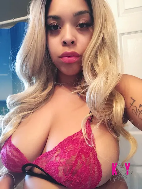 Soykay Linda: Latina BBW with Big Tits Strips Out of Her Lingerie – photo 3 of 20
