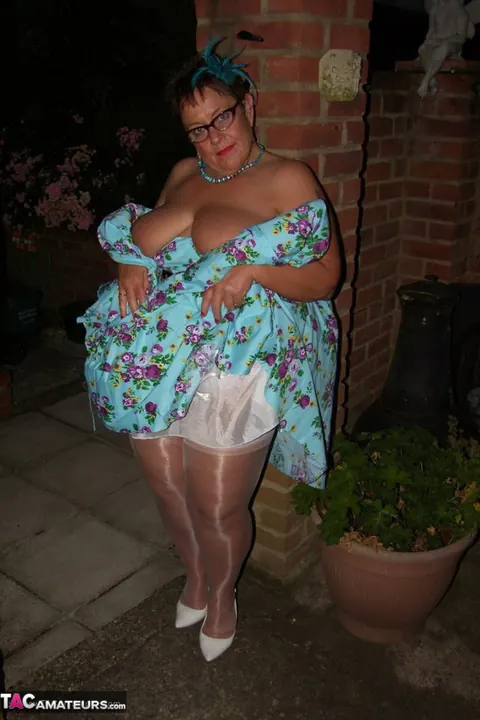 Mature BBW Shows Her Big Tits in Stockings on the Backyard Patio – photo 19 of 20