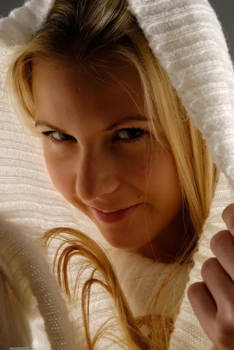 Jana Mrhacova: Tall Blonde Stripteases and Spreads Her Pussy – photo 15 of 18