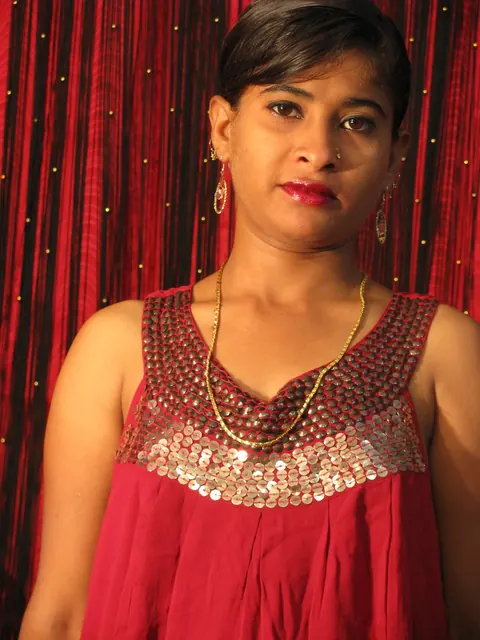 Indian MILF Undresses and Spreads Her Hairy Pussy Wide – photo 1 of 16