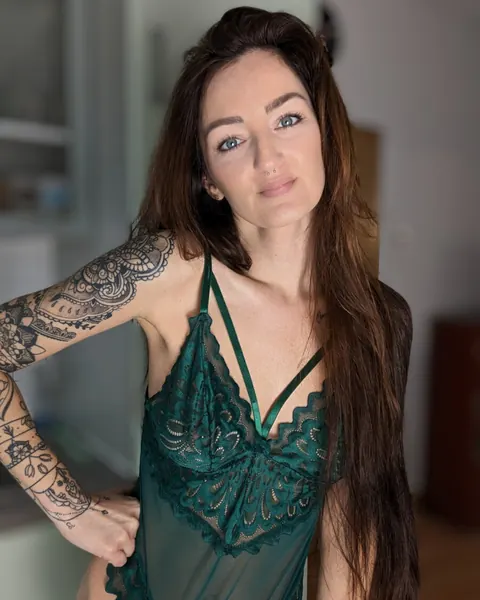 Skinny Redhead Flaunts Her Feet in Lingerie – photo 7 of 13