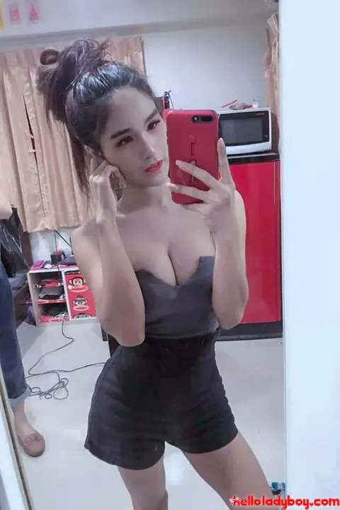 Asian Trans Woman Strips Nude and Poses for Selfies – photo 12 of 20