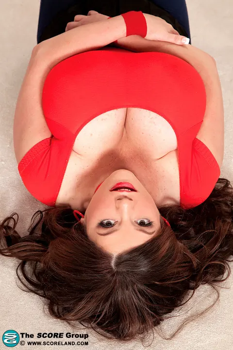 Diane Poppos: Brunette MILF Shows Her Big Tits on Her Knees in Heels – photo 5 of 15