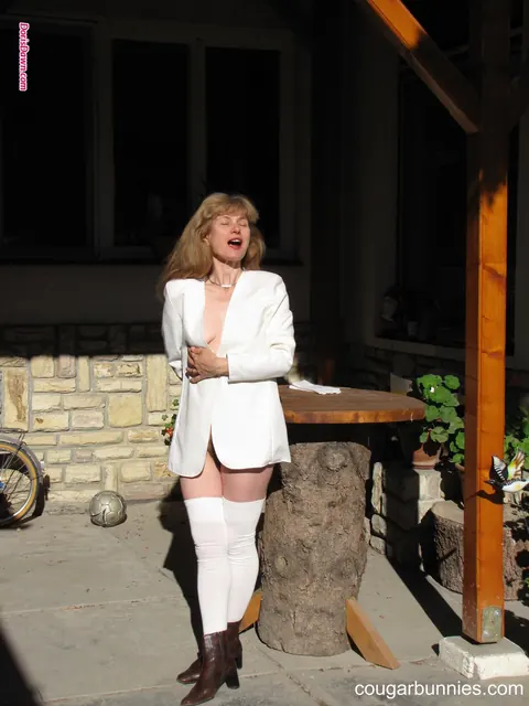 Doris Dawn: Thick Blonde MILF in Stockings Spreads Outdoors – photo 8 of 15