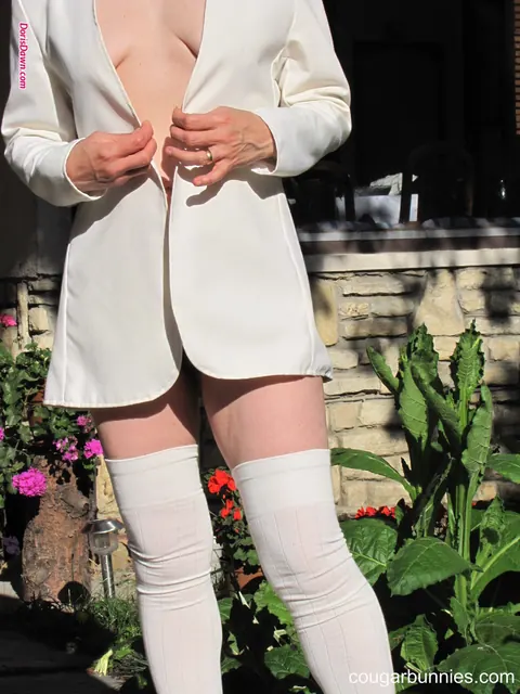 Doris Dawn: Thick Blonde MILF in Stockings Spreads Outdoors – photo 4 of 15