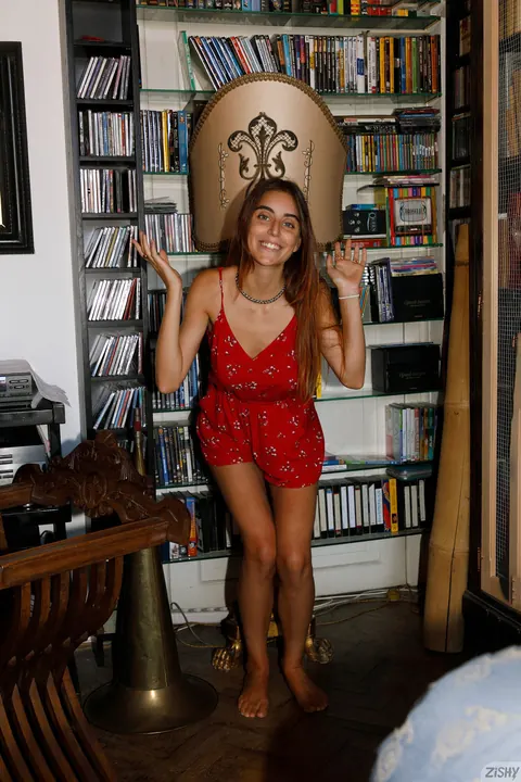 Aurora Morgenrote: Thick European Brunette Strips Off Her Panties and Spreads Wide – photo 5 of 13