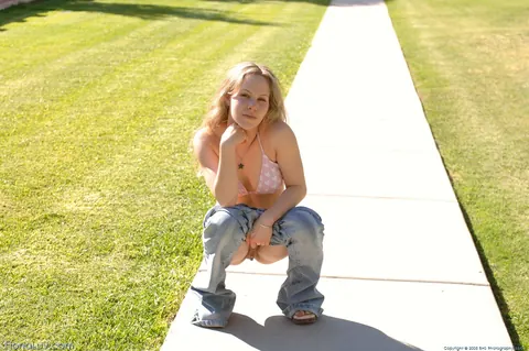 Fiona Luv: Blonde PAWG Strips Off Her Jeans Outdoors in a Bikini – photo 11 of 15