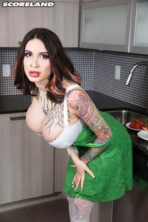 Ariane Saint Amour: Thick Redhead MILF Shows Off Her Big Tits in the Kitchen – photo 5 of 16