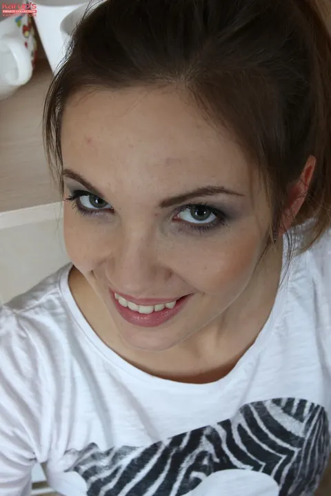 Linda Blink: Czech Brunette Undresses and Shows Her Natural Tits – photo 12 of 21