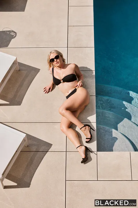 Slimthick Vic: Curvy Blonde in a Bikini Takes BBC Cowgirl Outdoors – photo 4 of 20