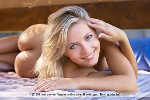 Jenni P: Czech Blonde MILF Poses Nude Before Mirror – photo 1 of 12