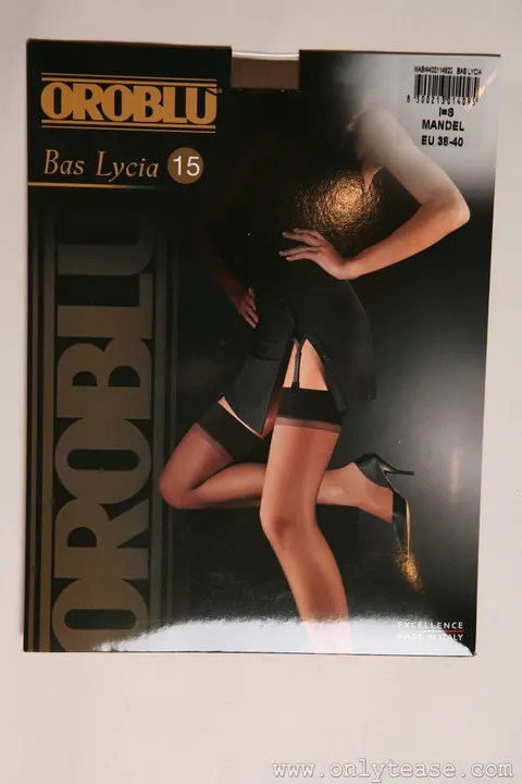 British Babe with Big Tits Poses in Stockings – photo 21 of 21