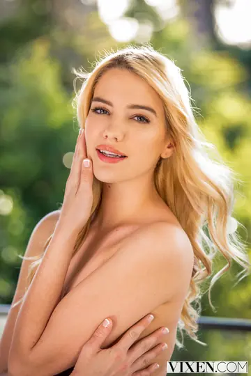 Natalia Starr – Polish Blonde PAWG Rides in a Bikini Threesome