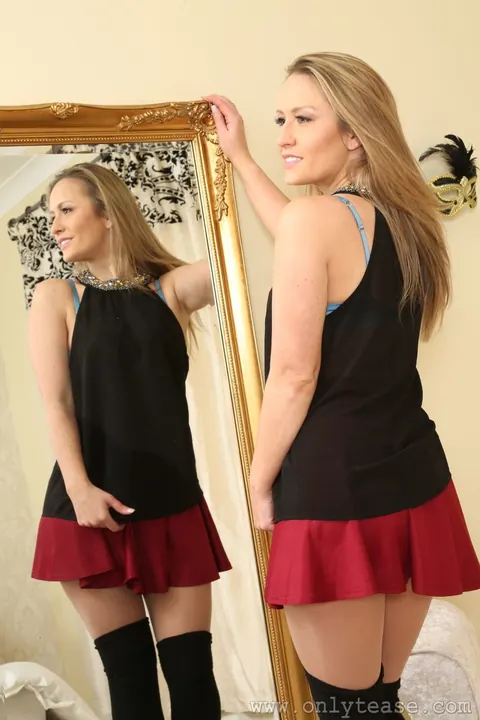 Thick Woman Teases in Lingerie and Stockings Before a Mirror – photo 21 of 21