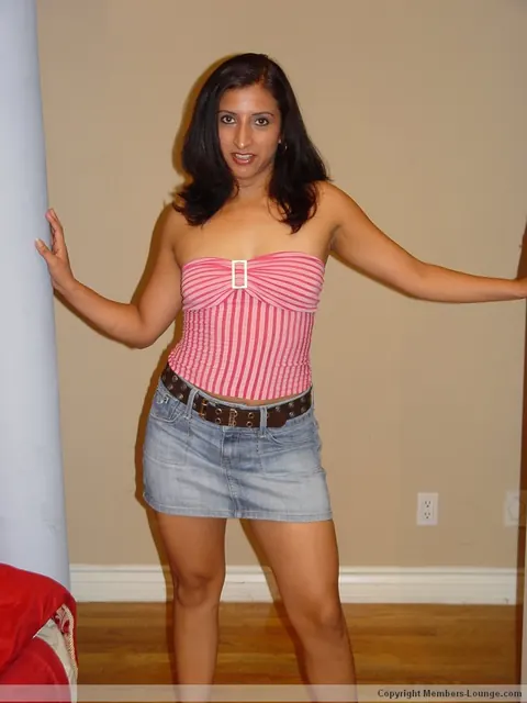 Angel Flirt: Thick Latina MILF Lifts Her Skirt to Reveal Her Ass – photo 3 of 15