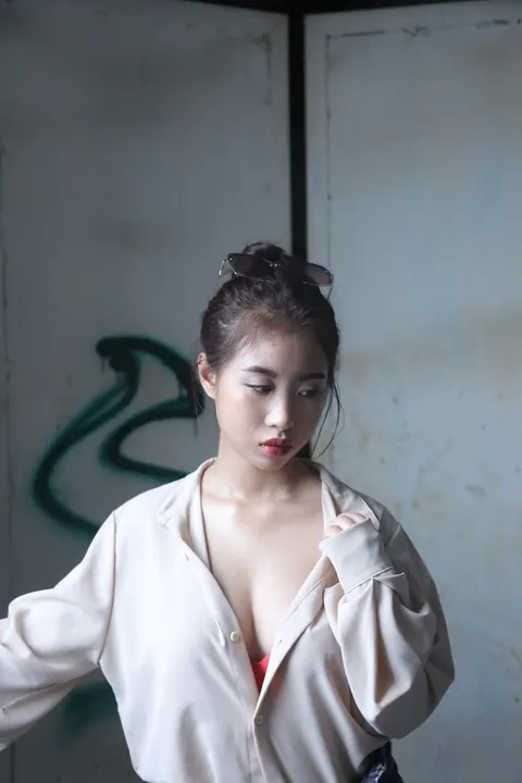 Curvy Asian Brunette with Big Tits Poses in Jeans Then Strips – photo 16 of 20