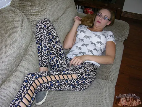 Thick Busty Tattooed Woman Spreads Her Pussy Wearing Glasses – photo 2 of 17