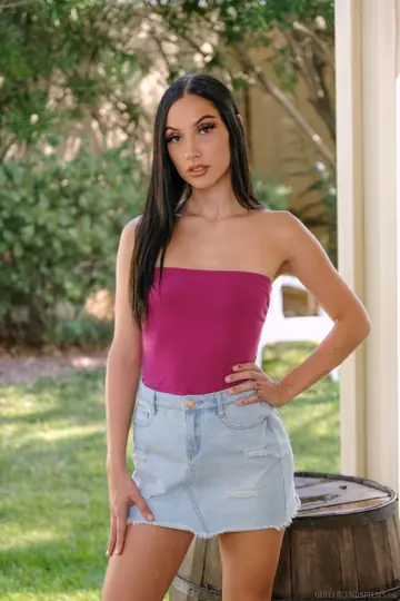 Lily Glee – Two Thick Brunettes in Heels Finger and Lick on the Sofa