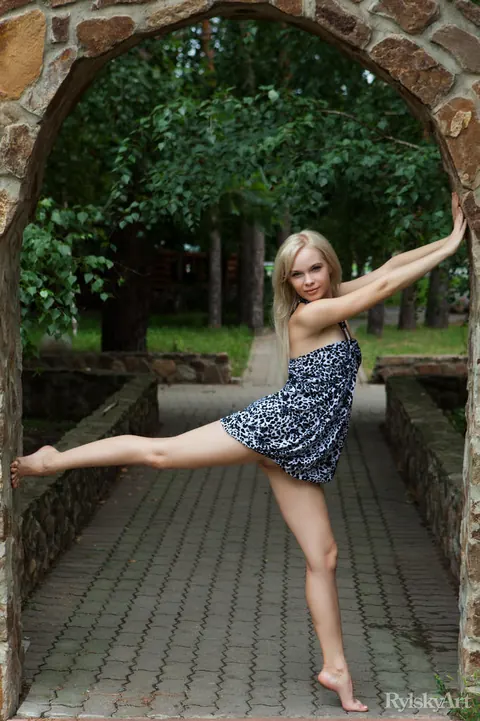 Feeona A: European Blonde Strips Off Her Short Dress and Spreads Outdoors – photo 6 of 16