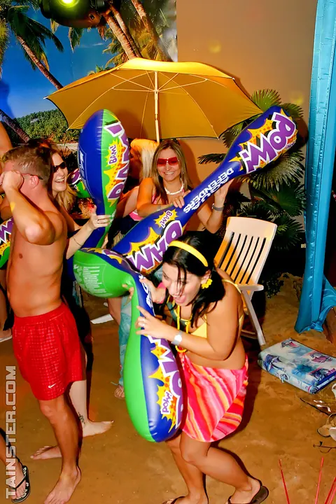 Barbara Summer: Bikini Babes Give Blowjobs and Fuck in a Group Outdoors – photo 13 of 16