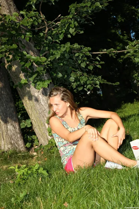 Woman Strips Out of Her Shorts and Spreads Outdoors – photo 2 of 21