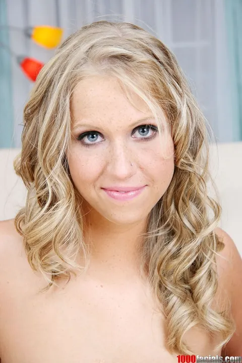 Amanda Bell: Tall Blonde Flaunts Her Big Natural Tits and Curvy Figure – photo 16 of 21