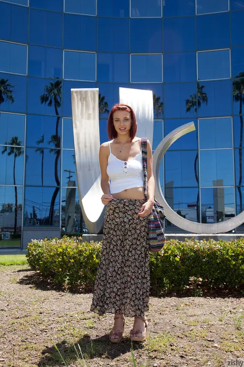 Jessica Robbin: Redhead with Short Hair Shows Her Big Natural Tits Outdoors – photo 4 of 11